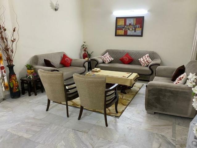 Property for rent in Deri