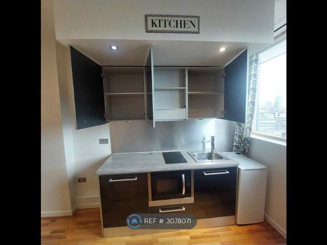 Studio for rent in Holbeck, Leeds