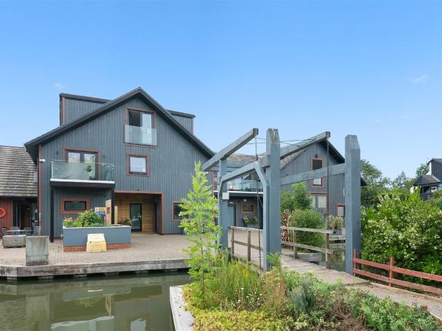 Apartment for rent in Yeading, Greater London