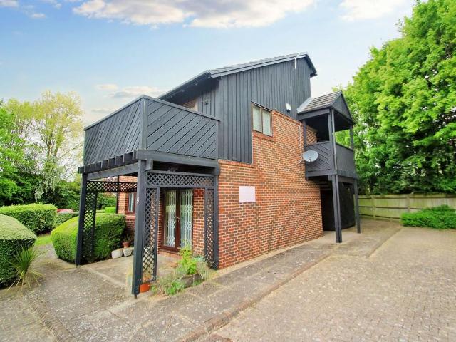 Apartment for rent in Yeading, Greater London