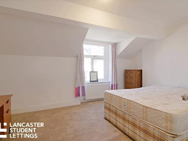 Room for rent in Castle and Priory Precinct, Bare