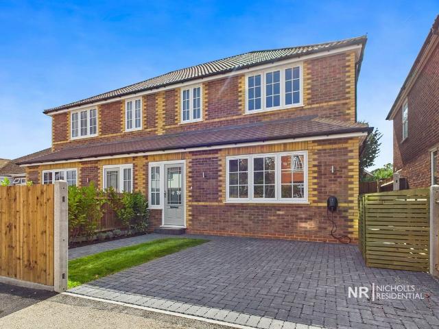 House for rent in Royal Borough of Kingston upon Thames, Greater London