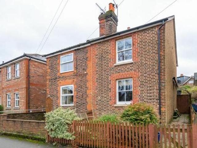 House for sale in Woodhatch, Red Hill
