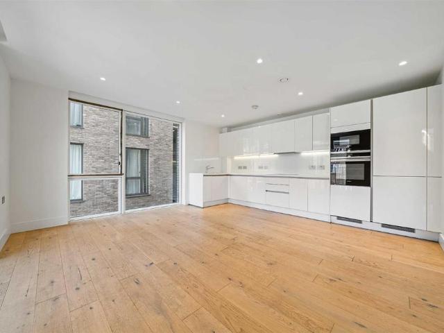 Apartment for rent in North Kensington, Greater London