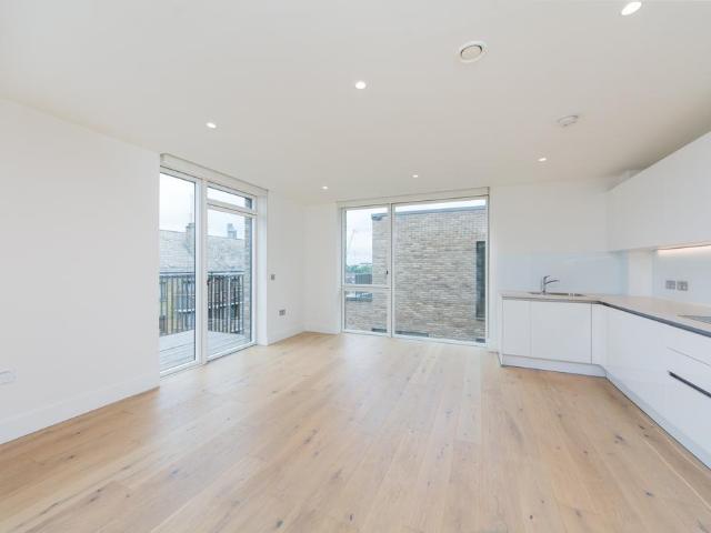 Apartment for rent in Balfour Of Burleigh Estate, Greater London
