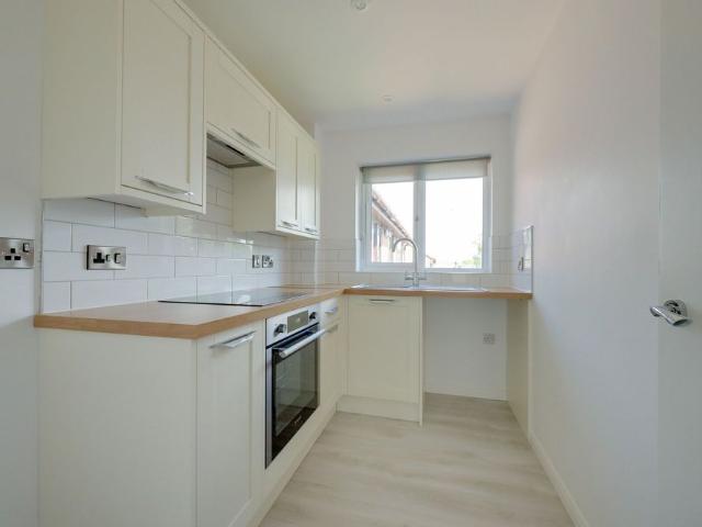 Apartment for rent in Perryfields, West Sussex