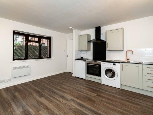 Studio for rent in Portfields, Lower Bullingham