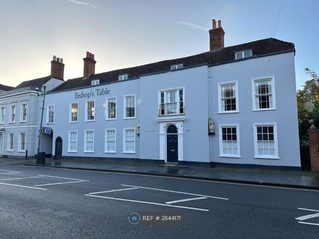 Apartment for rent in Fole, Surrey