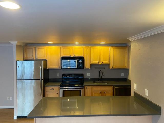 Room for rent in Alamo Placita, Denver