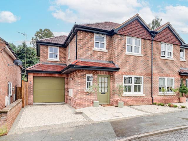 House for rent in Five Acres, Hertfordshire