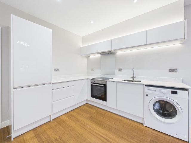Apartment for rent in High Wycombe Community Board, High Wycombe