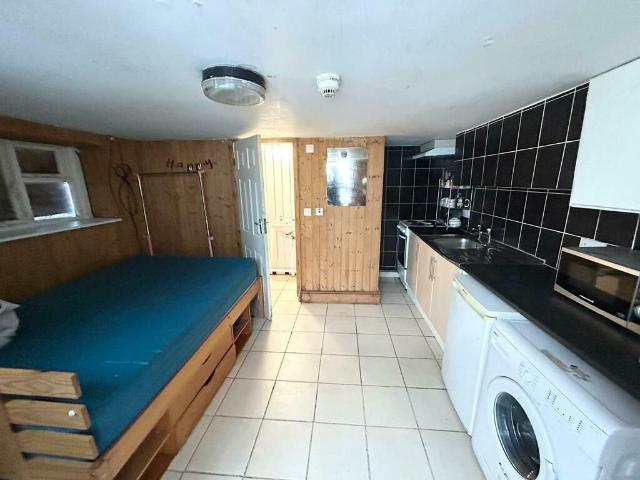 Studio for rent in Castlefield, Cressex