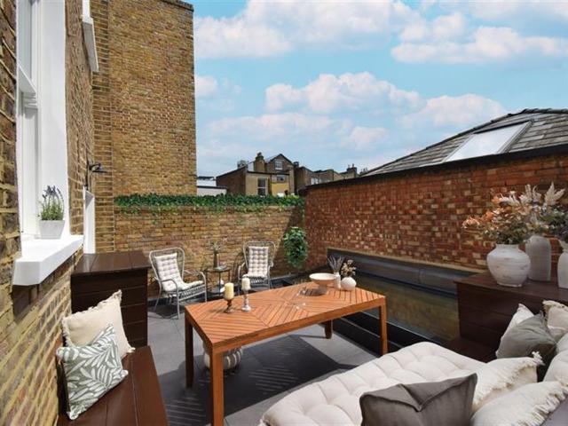 House for rent in North Kensington, Greater London
