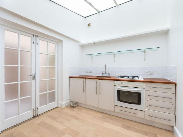 Apartment for rent in Maida Hill, Greater London