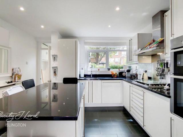 House for rent in Barnsbury, Greater London