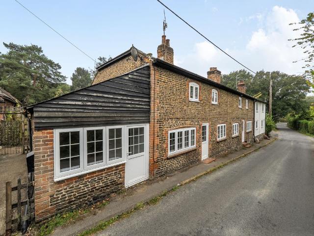 Apartment for rent in Elstead, Waverley