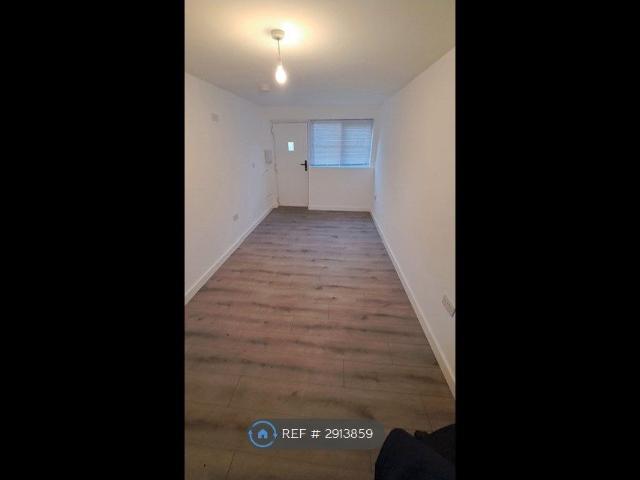Apartment for rent in Burtonwood and Westbrook, Warrington