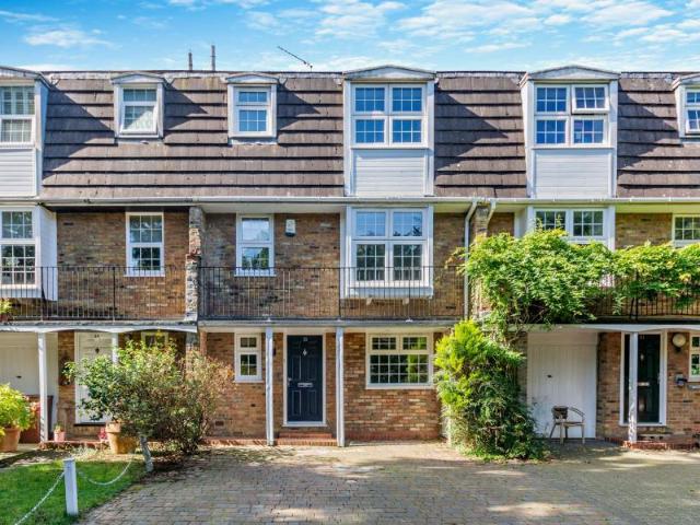 House for rent in Pinner, Greater London