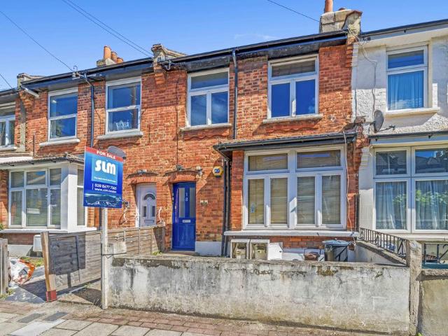 Apartment for rent in Furzedown, Greater London