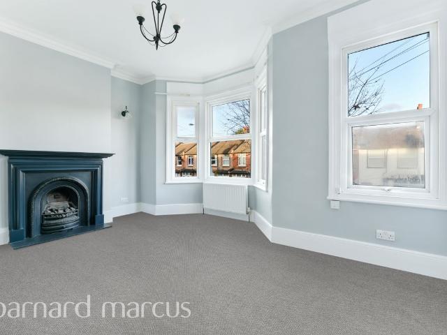 Apartment for rent in Furzedown, Greater London
