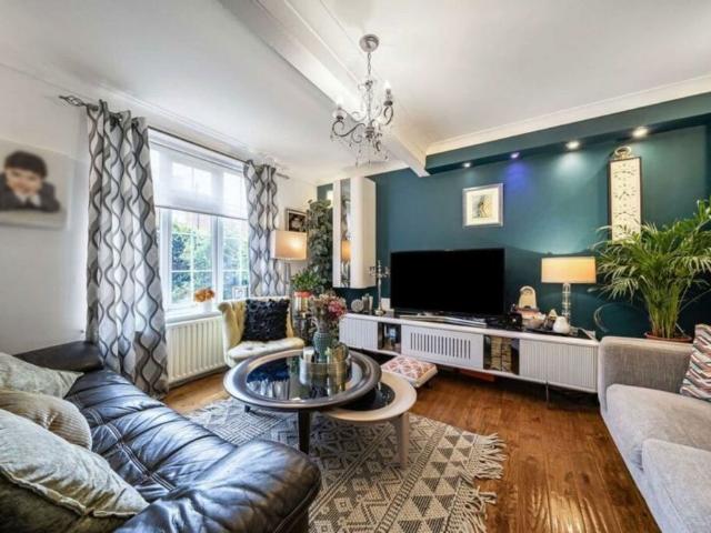 House for rent in London Borough of Ealing, Hanwell