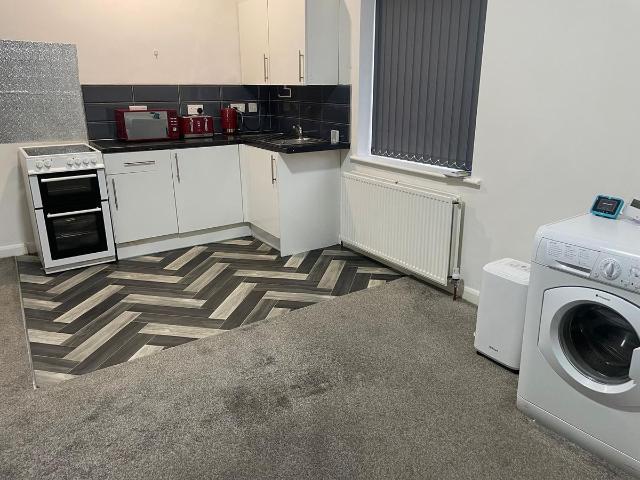 Studio for rent in Low Moor, West Yorkshire