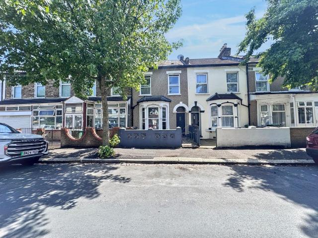 Apartment for rent in Temple Mills, Greater London