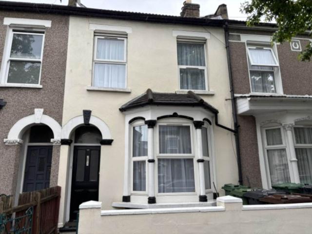 Apartment for rent in Temple Mills, Greater London