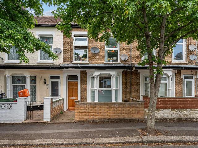 Apartment for rent in Temple Mills, Greater London