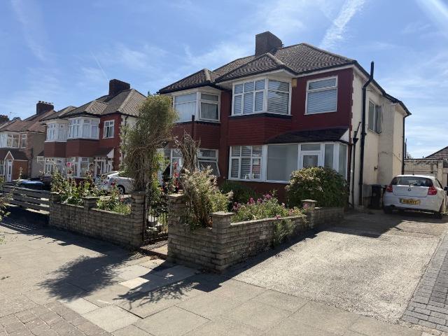 Apartment for rent in Edmonton, Greater London