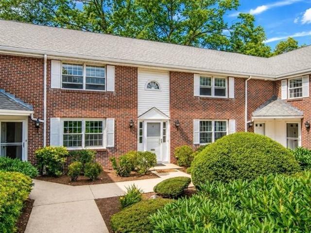 Condo for sale in Wellesley, Massachusetts