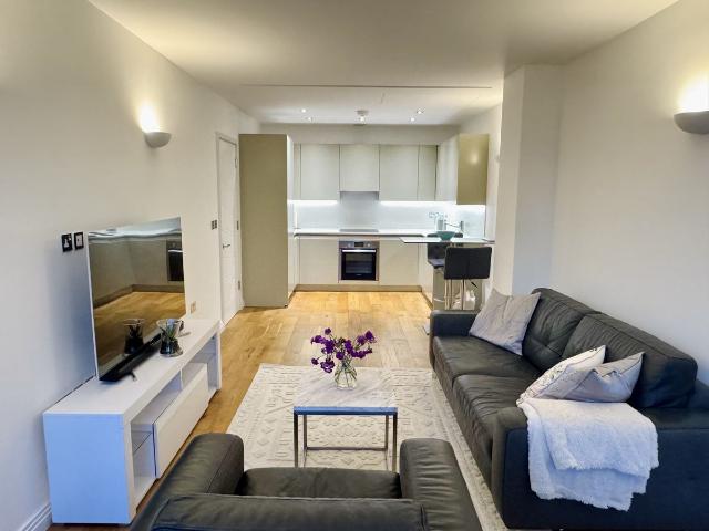 Apartment for rent in London Borough of Ealing, Perivale