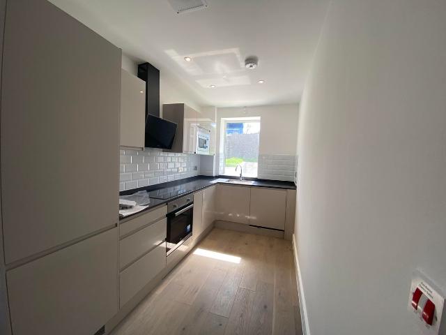 Apartment for rent in London Borough of Ealing, Park Royal