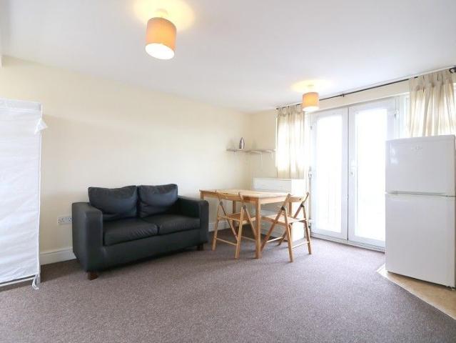 Studio for rent in London Borough of Ealing, Park Royal