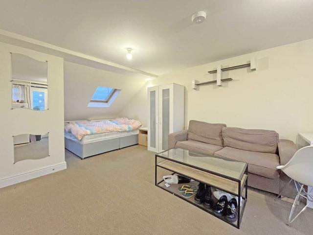 Studio for rent in London Borough of Ealing, Park Royal