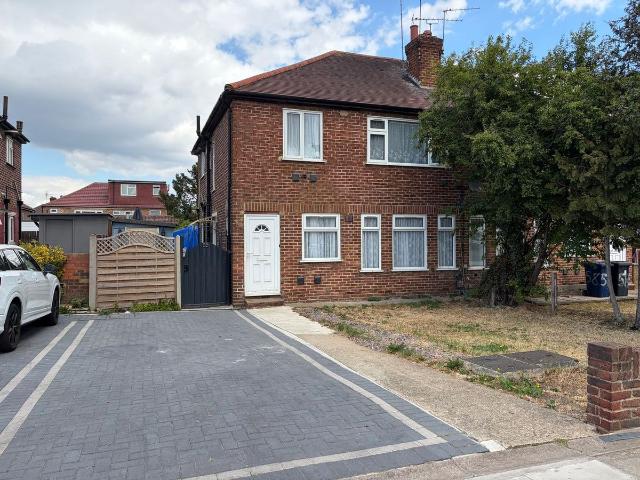 House for rent in London Borough of Ealing, Perivale