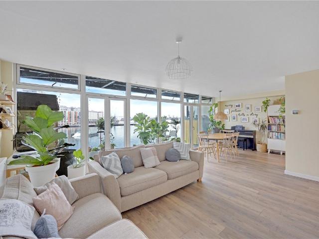 Apartment for rent in Custom House, Greater London