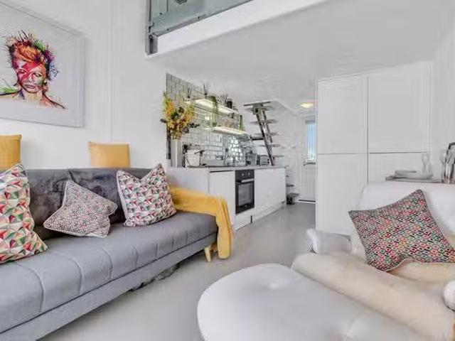 Apartment for rent in Roedean