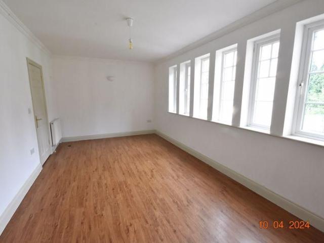 Townhouse for rent in Brynsadler, Wales