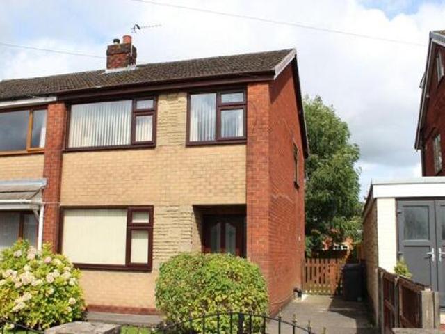 House for sale in Earnshaw Bridge, South Ribble