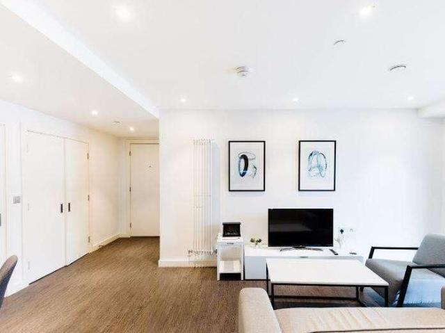 Apartment for rent in Custom House, Greater London