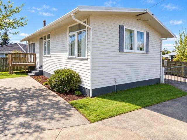 House for rent in Western Heights Shopping Centre, Rotorua