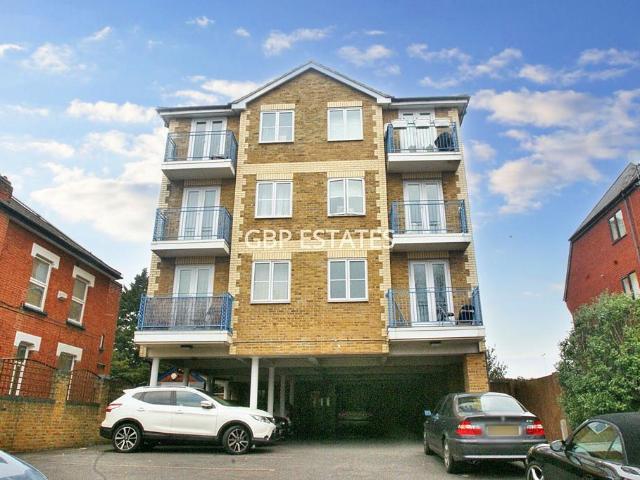 Apartment for rent in Gidea Park, Greater London