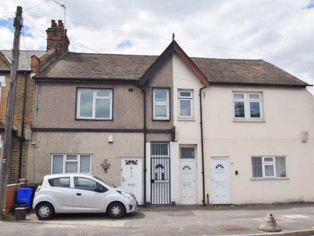 Apartment for rent in London Borough of Merton, Collier's Wood