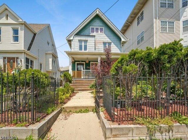 House for sale in Elizabeth, New Jersey