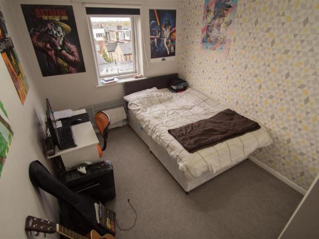 House for rent in Hyde Park, West Yorkshire