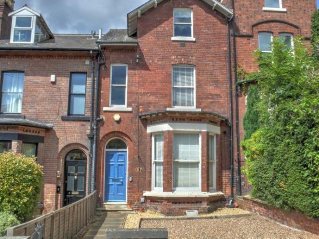 Room for rent in Pinders Heath, West Yorkshire
