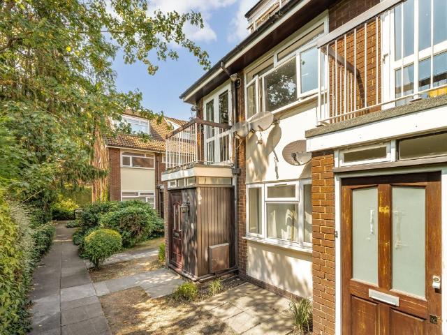 House for rent in Hatch End, Greater London