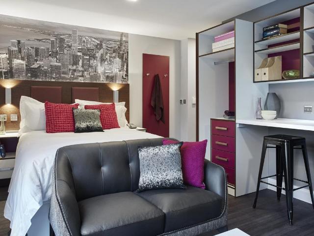 Room for rent in Hyde Park, West Yorkshire