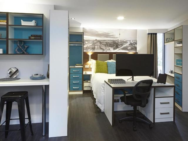 Room for rent in Hyde Park, West Yorkshire